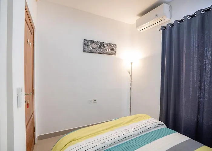 Town House, Modern Minimalis, Lokasi Strategis *